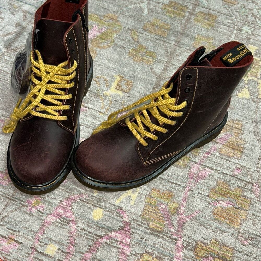 YOUTH PABLO LEATHER LACE UP BOOTS sz 6